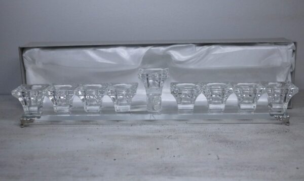 חנוכייה קריסטל נמוכה | רוחב 38 ס״מ | גובה 8 ס״מ