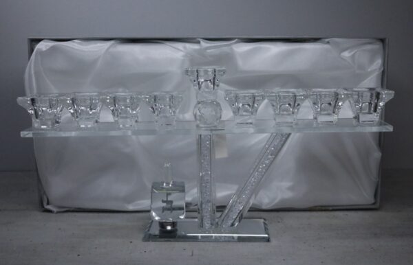 חנוכייה קריסטל עם סביבון | רוחב 38 ס״מ | גובה 20 ס״מ