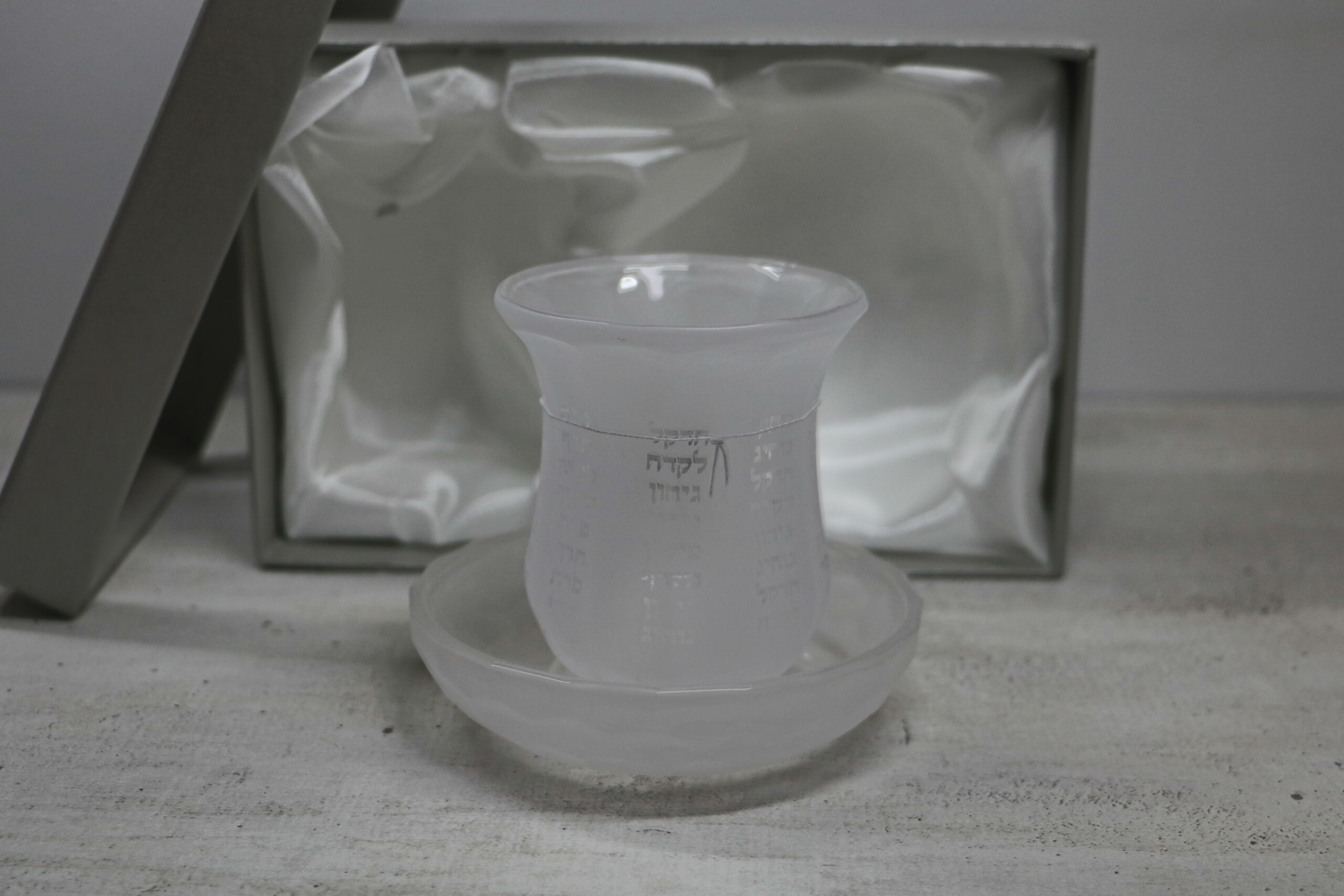 כוס קידוש חלבית "נהרות" | 15 ס״מ × 8 ס״מ