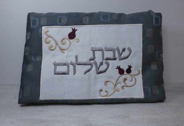 כיסוי פלטה “שבת שלום” דגם גאומטרי כחול | 68×76 ס"מ