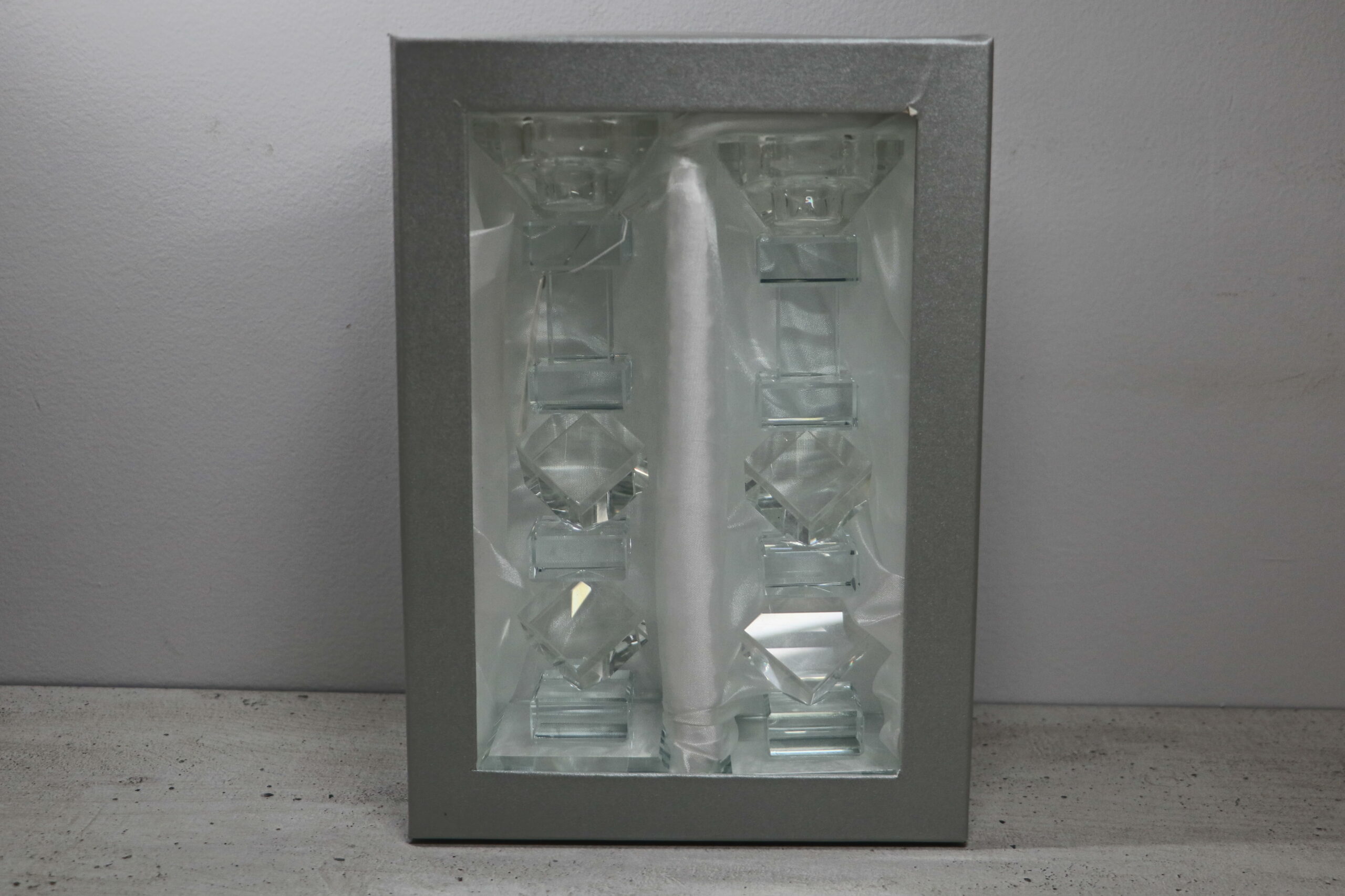 פמוט ריבועים שקוף בינוני | 21 ס״מ × 6 ס״מ – תמונה 2